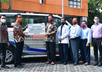 Mobil Literasi Bantuan dari BNI untuk Universitas Muhamadiyah Ponorogo. (Dok. UMPO)
