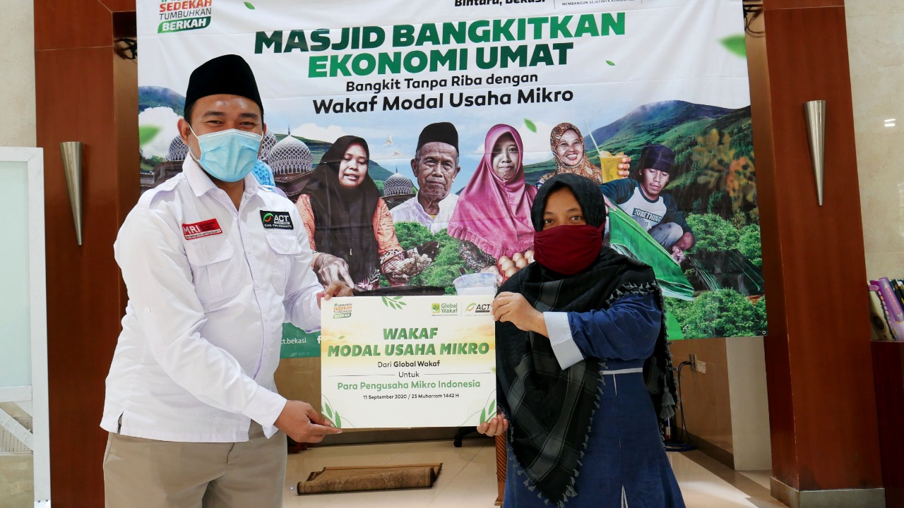 ACT Salurkan Wakaf Modal bagi UMKM di Bekasi