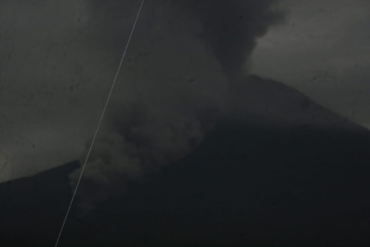 Semeru Luncurkan Awan Panas, 550 Warga Mengungsi