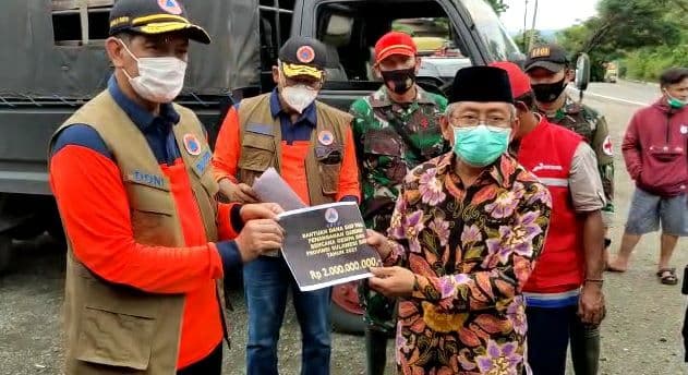 BNPB Serahkan Bantuan Rp 4 Miliar untuk Gempabumi Sulbar