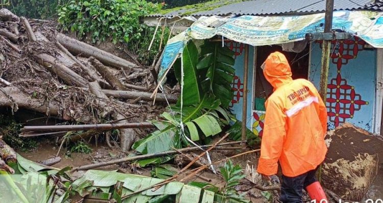 900 Warga Cisarua Bogor Diterjang Banjir Bandang
