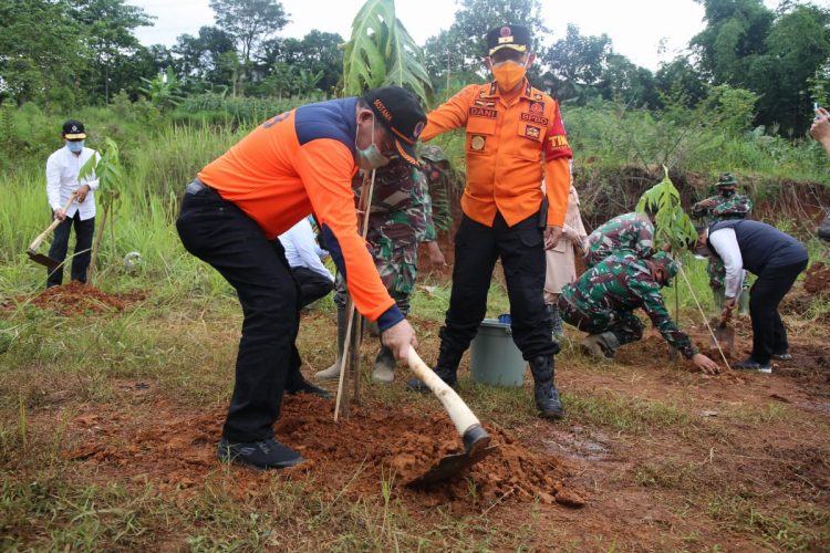 Longsor Sumedang: 24 Orang Ditemukan, 16 Orang Masih Hilang