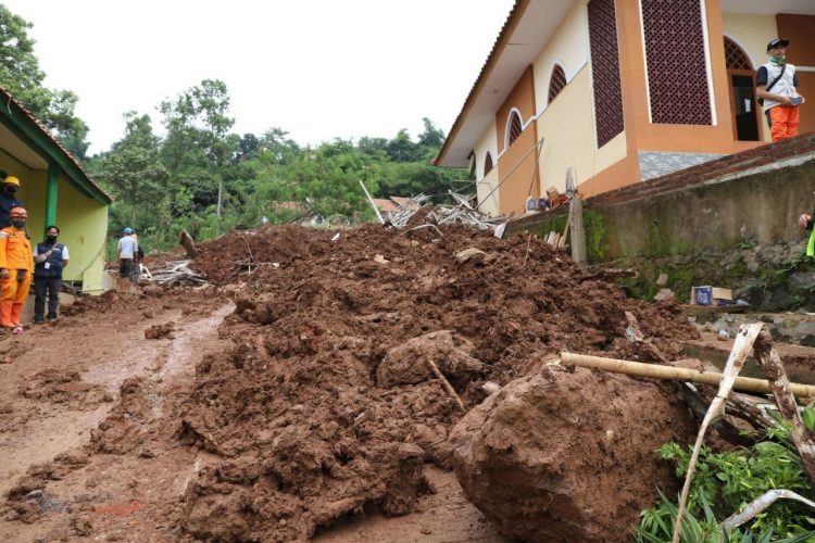 BNPB Minta Kesadaran Korban Longsor Bersedia Direlokasi