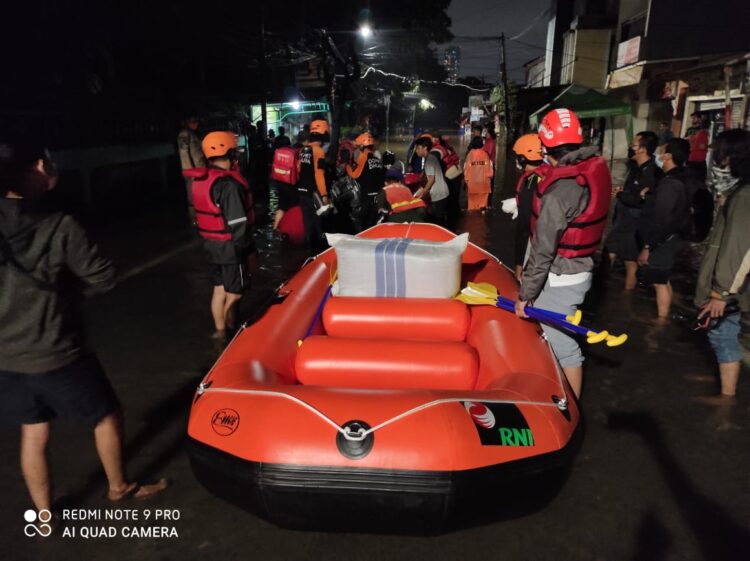 RNI serahkan Bantuan Perahu Karet dan Logistik