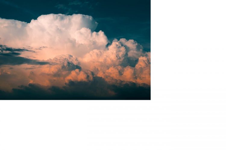 BMKG: Awan Cumulonimbus Bahayakan Penerbangan