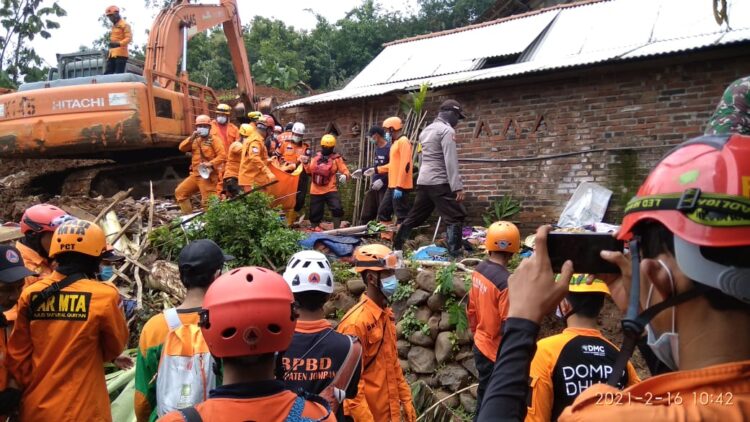 13 Korban Tewas Ditemukan, Enam Korban Masih Dicari