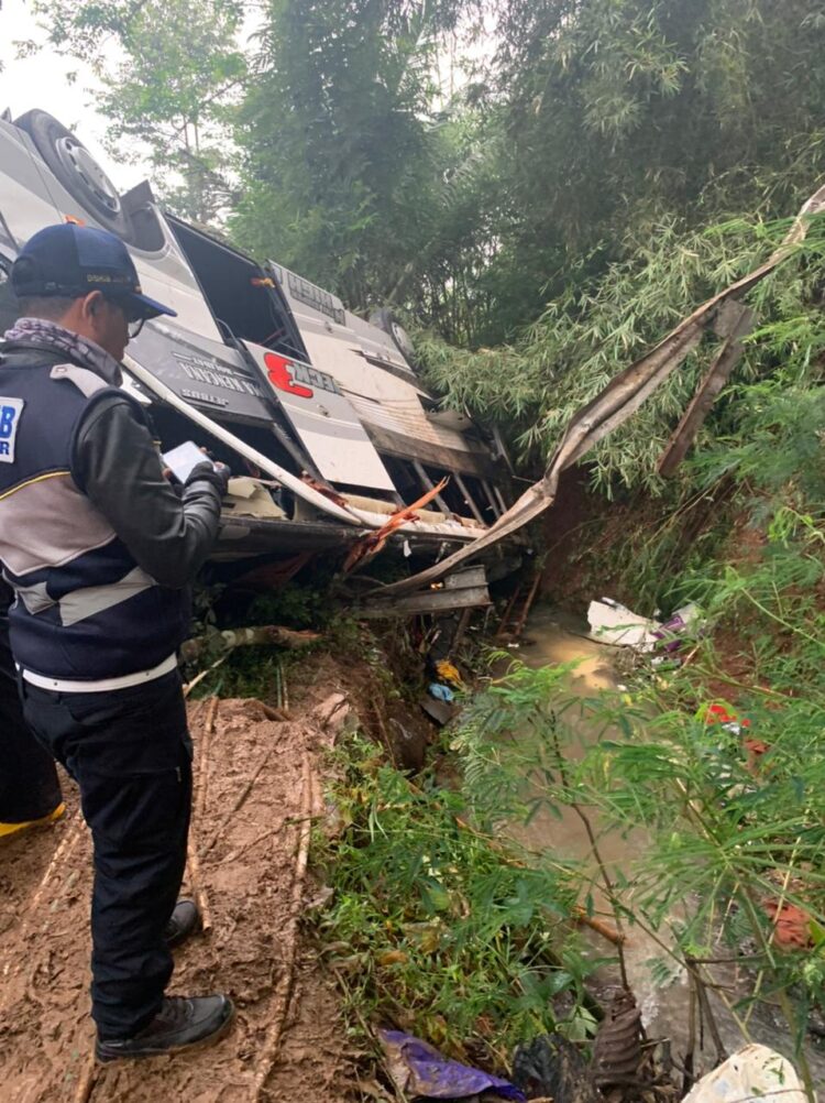 Kecelakaan Bus, 27 Orang Meninggal