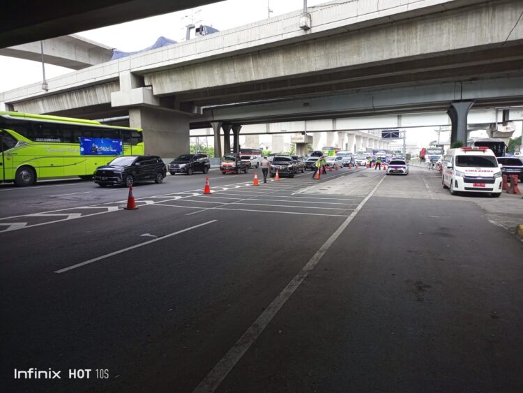 Lalu Lintas Mulai Mencair, Tol  Layang MBZ kembali Dibuka