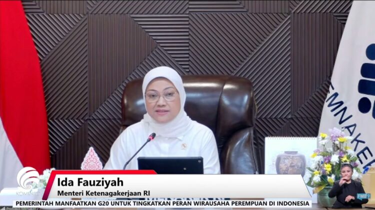 Menteri Ketenagakerjaan RI Ida Fauziyah menyampaikan materi pada diskusi daring "Perempuan Berdaya, Bangsa Berjaya", Senin (11/4).