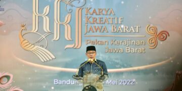 Gubernur Jawa Barat Ridwan Kamil mengimbau pelaku Usaha Mikro, Kecil, dan Menengah (UMKM) di Jawa Barat menghemat penggunaan karbon