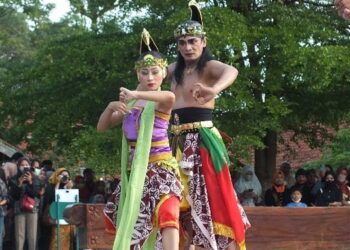 Pagelaran Tari Lengger di Banyumas yang Melampaui Gender Biner