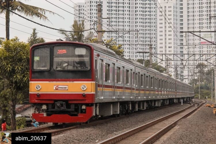 Naik KRL Wajib Tunjukan Sertifikat Vaksin