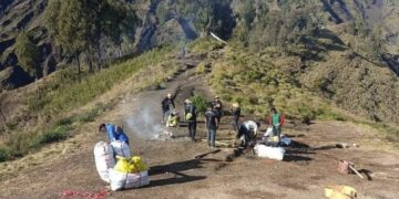 Tidak Membawa Sampah Turun, 53 Pendaki Masuk Daftar Hitam Taman Nasional Gunung Rinjani