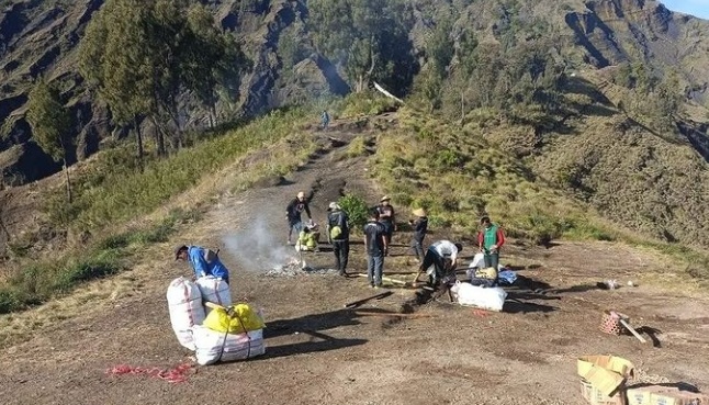 Tidak Membawa Sampah Turun, 53 Pendaki Masuk Daftar Hitam Taman Nasional Gunung Rinjani