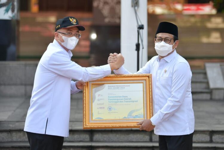 Kemendes PDTT Raih 2 Penghargaan dari BKN