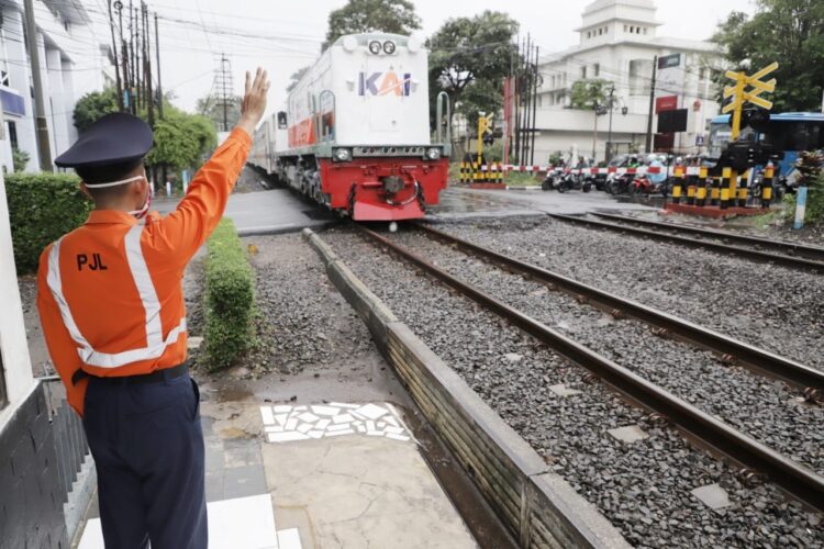 Disiplin Berlalu Lintas, Kunci Selamat di Pelintasan Sebidang