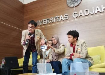 Mahasiswa UGM Kembangkan Tongkat Pintar Multifungsi untuk Lanjut Usia dan Tunanetra