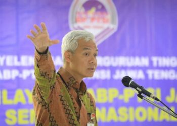 Ganjar Pranowo Berharap Perguruan Tinggi Swasta Beradaptasi dengan Perkembangan Zaman