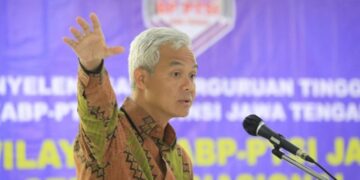 Ganjar Pranowo Berharap Perguruan Tinggi Swasta Beradaptasi dengan Perkembangan Zaman
