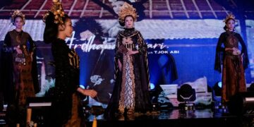 Fashion Show dan Pameran Berbagai Produk Ekonomi Kreatif di WCCE 2022 di Bali