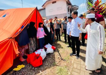 Presiden Jokowi Tinjau Progres Pembangunan Rumah Tahan Gempa di Cianjur