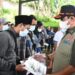 Kepala BNPB Serahkan Dana Stimulan Kepada 647 Warga Korban Gempa Bumi Cianjur di Desa Nagrak