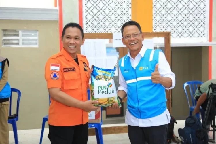 PLN Jawa Timur Salurkan Bantuan kepada Warga Terdampak Bencana Awan Panas Gunung Semeru