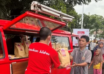 Bodrex Berbagi Berkah Ramadhan Melalui Food Truck Menjelang Berbuka Puasa