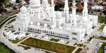 2 Bulan Dibuka, Masjid Raya Sheikh Zayed Solo Jadi Destinasi Wisata Religi Teramai Dikunjungi di Jawa Tengah