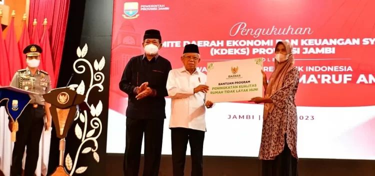 Wapres Serahkan Bantuan Peningkatan Kualitas Rumah Tidak Layak Huni di Kota Jambi
