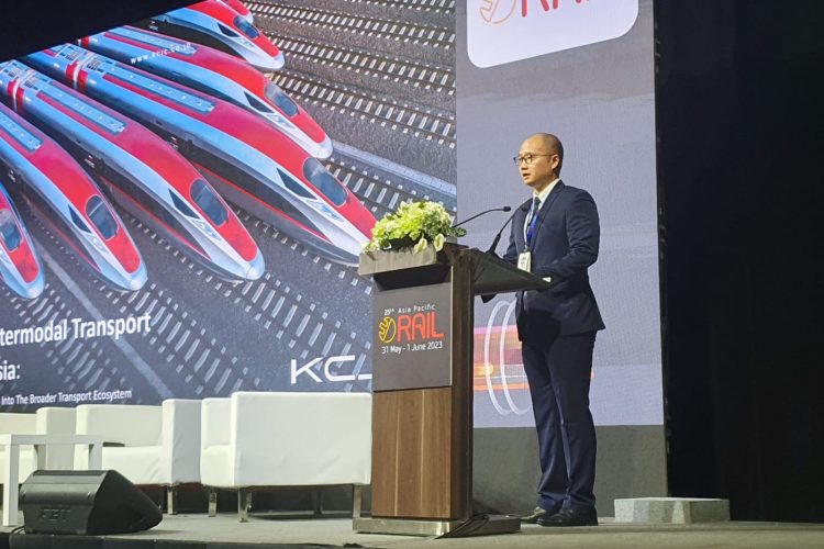 Di Depan Mata Internasional, KCIC Pamerkan Kereta Api Cepat Pertama di Asia Tenggara