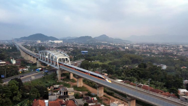 Uji Kecepatan Capai 220 km perjam, Kereta Cepat Siap Beroperasi