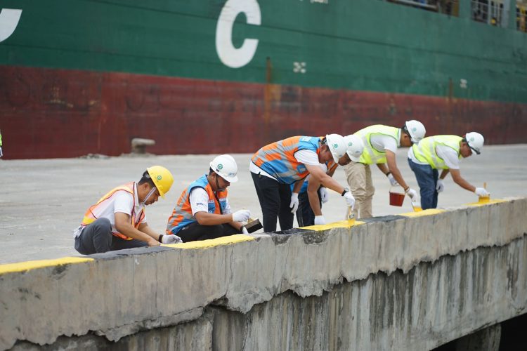 Hari Dermaga Nasional, Subholding Pelindo Lakukan Aksi Bersih Pelabuhan