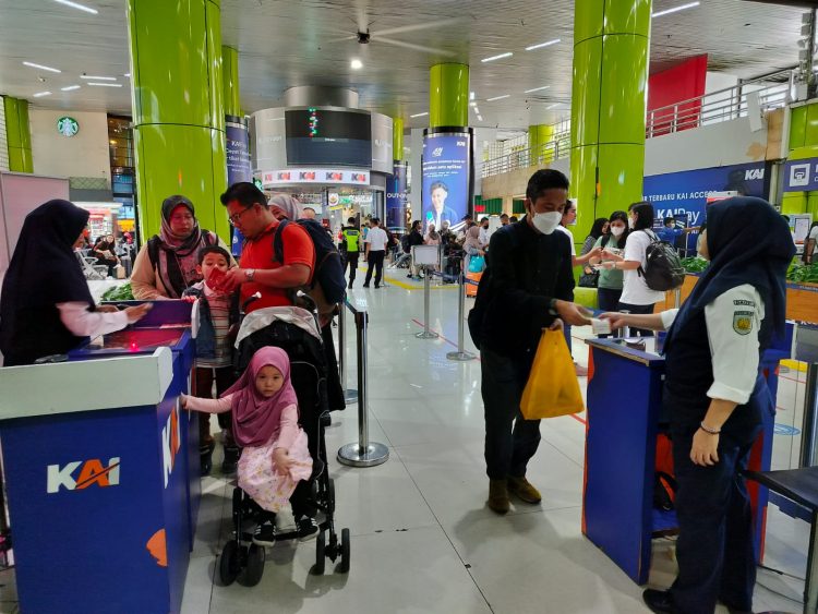 Long Weekend Idul Adha, KAI Tambah 18 Perjalanan KA Jarak Jauh