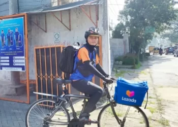Kurir Sepeda Lazada Bantu Sebarkan Pesan Ramah Lingkungan