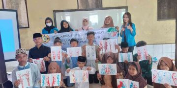 4 Mahasiswa Universitas Pamulang Laksanakan PKM dengan Memperkenalkan Seni Lukis Sederhana kepada Anak-anak
