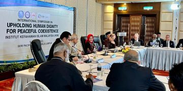 Profesor Inayah dari UIN Sunan Kalijaga Menjadi Narasumber dalam Simposium Internasional di Malaysia