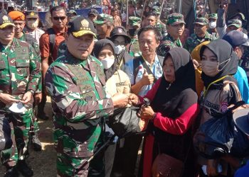 Selain Latihan Gabungan di Situbondo, TNI juga Lakukan Baksos