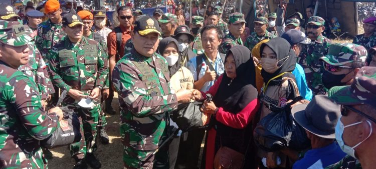 Selain Latihan Gabungan di Situbondo, TNI juga Lakukan Baksos