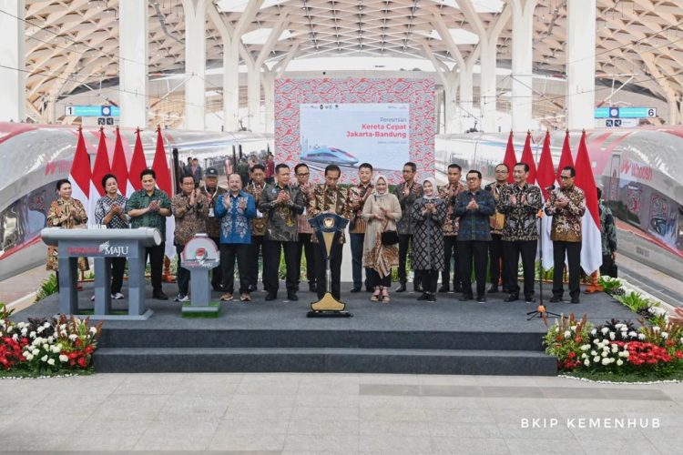 Presiden RI Joko Widodo Resmikan Kereta Cepat Pertama di Asia Tenggara