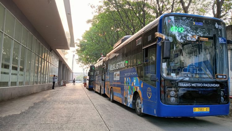 Bus Listrik DAMRI di Bandung Resmi Beroperasi