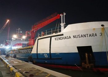 Kemenhub dan Djakarta LLoyd Distribusikan 7.800 Ton Semen Lewat Tol Laut