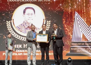 Dirut KAI Raih Penghargaan The Best Industry Marketing Champion 2023 Sektor Transportasi
