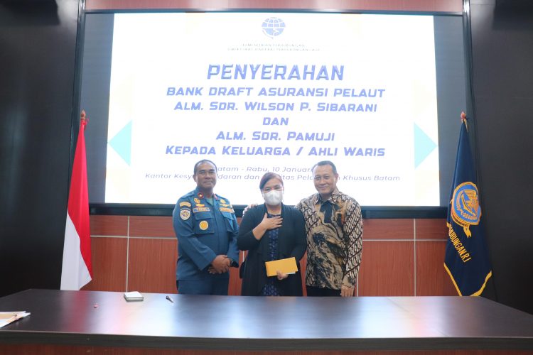 Kemenhub Serahkan Asuransi untuk Keluarga Pelaut WNI yang Gugur dalam Tugas