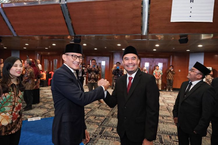Menparekraf Lantik Pejabat Tinggi Pratama dan Direktur Poltekpar di Lingkungan Kemenparekraf/Baparekraf