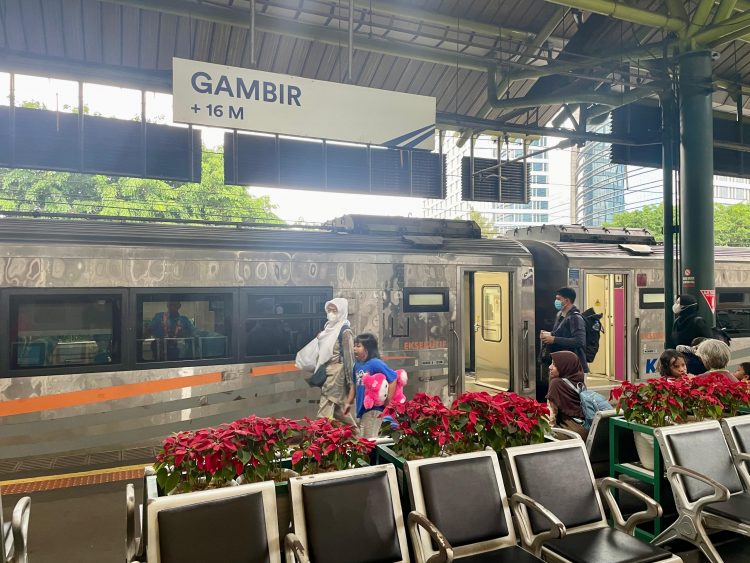 Mudik Ceria Penuh Makna Bersama Kereta Baru KAI