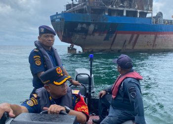 KPLP Berhasil Atasi Kebakaran MV Layar Mangun 8 di Perairan Tanjung Berakit