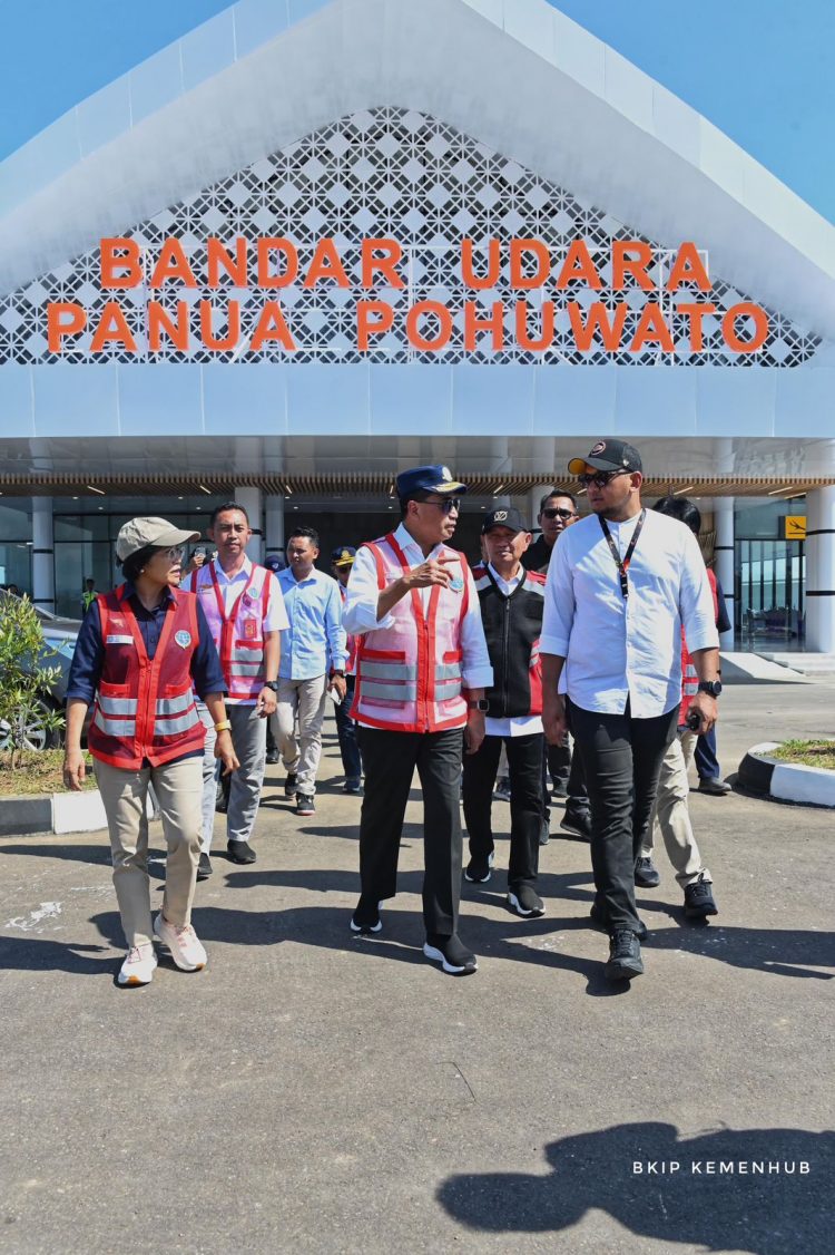 Jelang Diresmikan Presiden Joko Widodo, Menhub Tinjau Bandara Panua Pohuwato