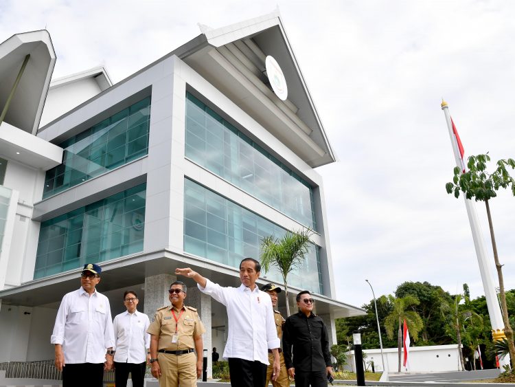 Pulihkan Aktivitas Sosial Ekonomi, Presiden Jokowi Resmikan Gedung Pascabencana Sulawesi Barat