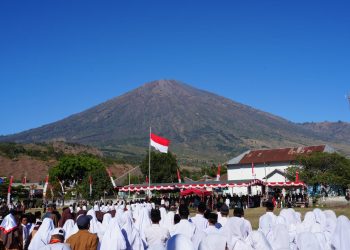 Siti Nurbaya Pimpin Upacara HUT ke-79 Kemerdekaan RI di Gunung Rinjani: Semangat Nusantara Baru, Indonesia Maju